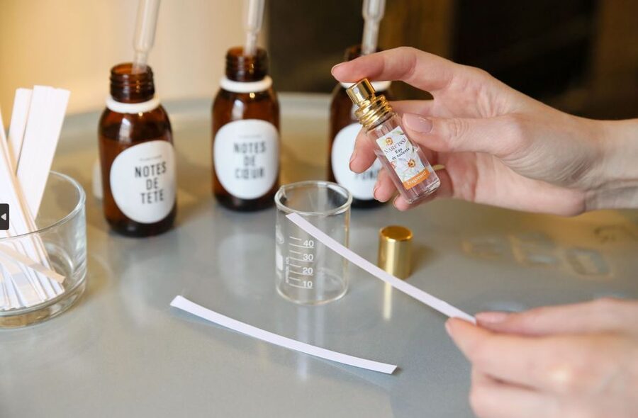 Fragonard Paris - Mini Perfume workshop - only in Spanish - How the timing affects the experience