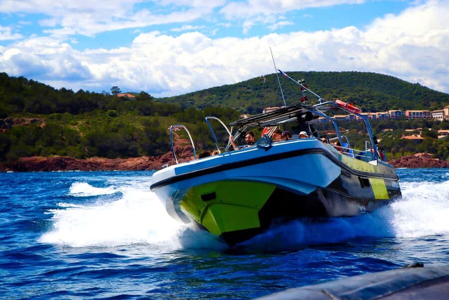 Fréjus: Sea and Creeks Boat Tour with Snorkeling and Drinks - The snorkeling stop in the Mediterranean