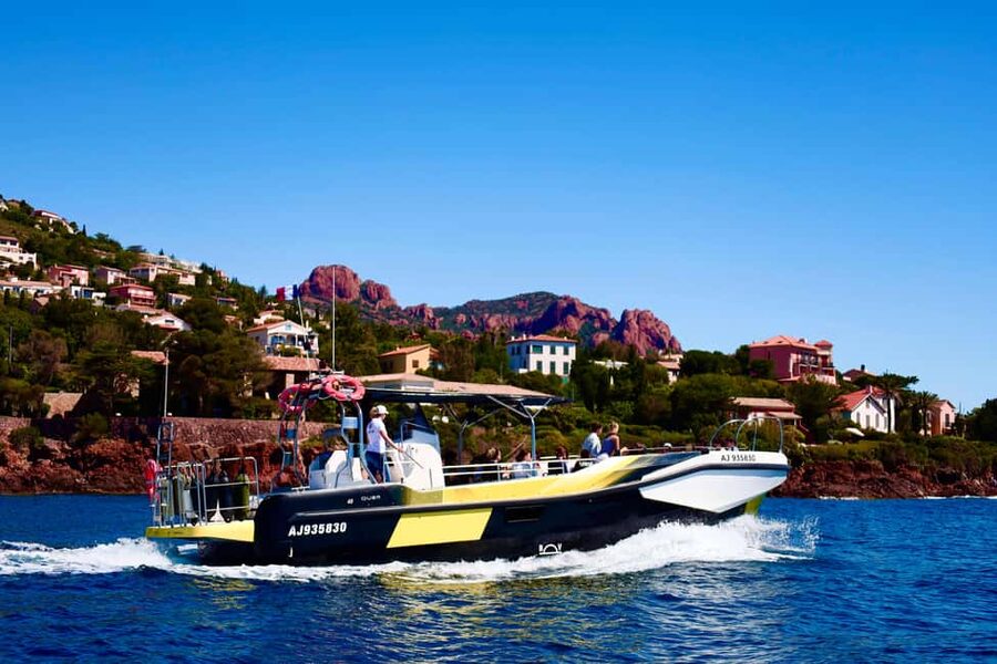 Fréjus: Sea and Creeks Boat Tour with Snorkeling and Drinks - Drinks, music, and the fast ride home