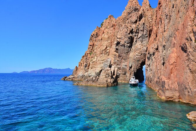 Friendly discovery of Scandola Calanques de Piana and meal stop at Girolata - The caves and creeks of Piana