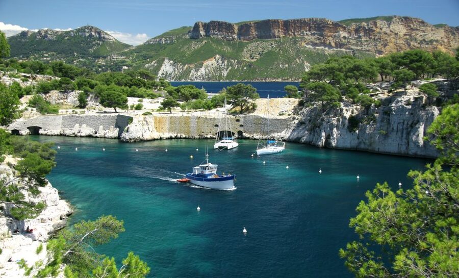 From Aix: Cassis Boat Ride & Provence Wine Tasting Day Tour - Provence wine at a Cassis-area winery