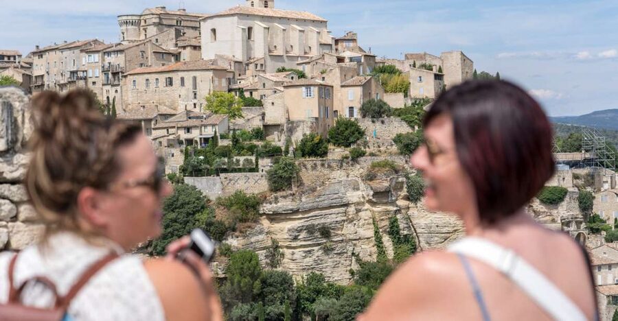 From Aix-en-Provence: Luberon Hilltop Villages Half-Day Tour - Lourmarin: the gentlest first stop