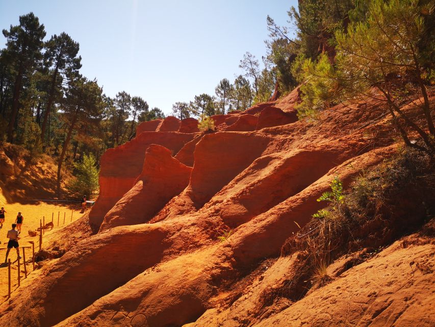 From Aix en Provence: Luberon Villages Full-Day Guided Tour - Roussillon, lunch, and the Ochre Trail