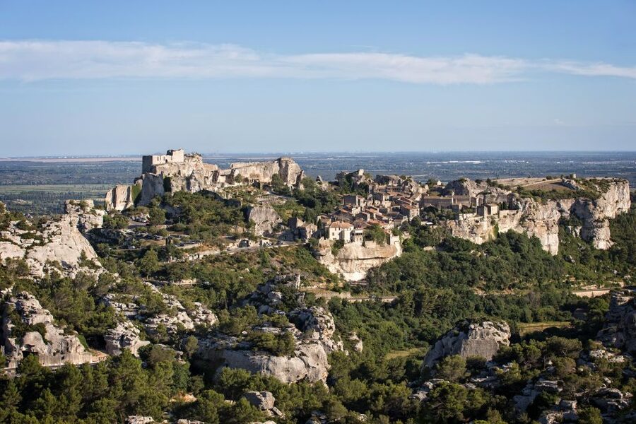 From Avignon: Half-Day Van Gogh & Carrières de Lumières Tour - A photo stop in Les Baux de Provence