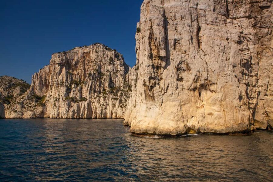 From Bandol: Visit the 13 calanques of Cassis & Marseille - Port Miou, Port Pin, and En Vau