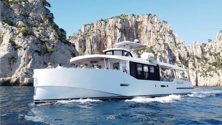 From Bandol: Visit the 7 calanques of Cassis & Marseille - Oule and Devenson before the return