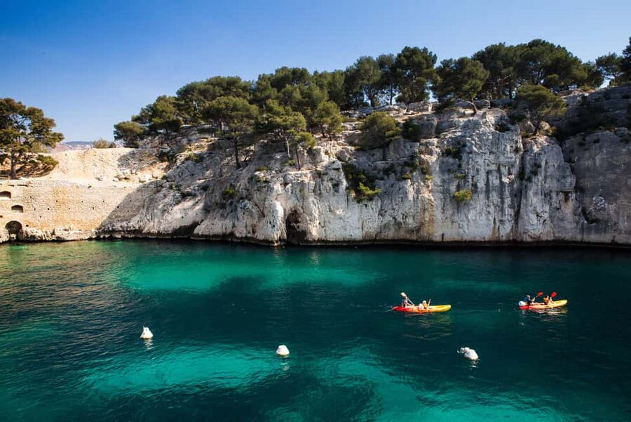 From Bandol: Visit the 7 calanques of Cassis & Marseille - Leaving Bandol along the Var coast