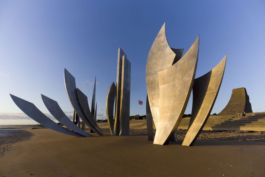From Bayeux: American D-Day Sites in Normandy Full-Day Tour - The van, pacing, and group size