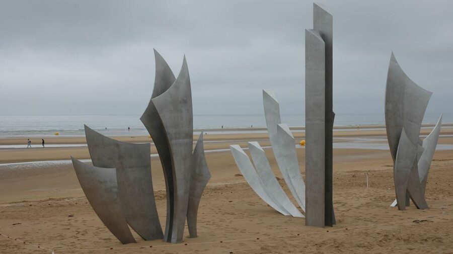 From Bayeux: Omaha Beach, Cemetery, and Pointe du Hoc Tour - Why this short Normandy tour works
