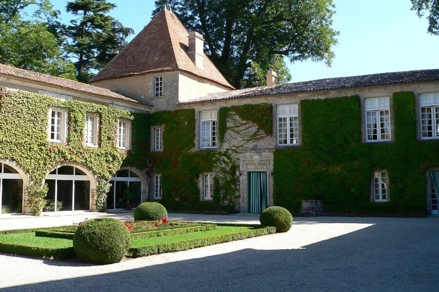 From Bordeaux: Full-Day Medoc Wine Tour - Three estates, three different ways to meet Bordeaux wine