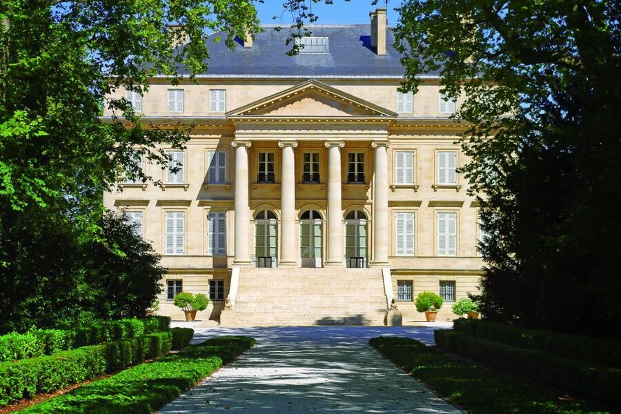 From Bordeaux: Full-Day Medoc Wine Tour - Leaving Bordeaux for the castle road