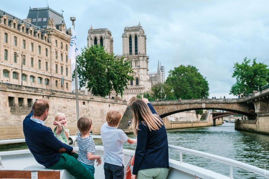 From Disneyland Paris: Paris Day Trip and Sightseeing Cruise - Pickup from the Disney hotels