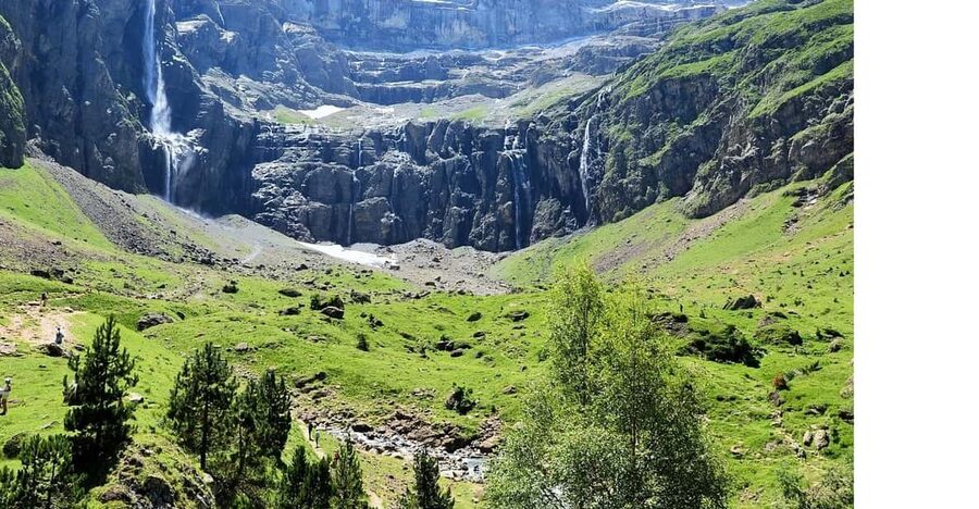 From Lourdes: Gavarnie and Pont d'Espagne Day Trip - How demanding is the walking?