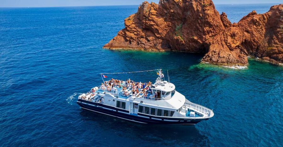 From Mandelieu: Corniche d'Or Sightseeing Cruise with Guide - Turquoise water, coves, and small beaches