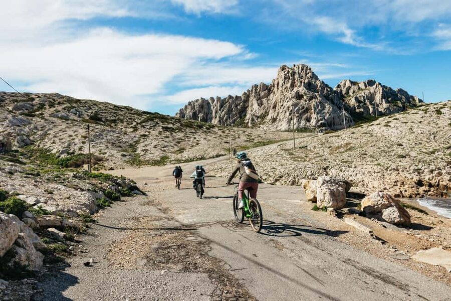 From Marseille: Guided E-Bike Tour to Calanque de Sormiou - The return through the coves