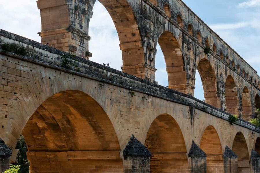 From Marseille: Provence Sightseeing Tour and Wine Tasting - Châteauneuf-du-Pape: vineyards and a one-hour tasting