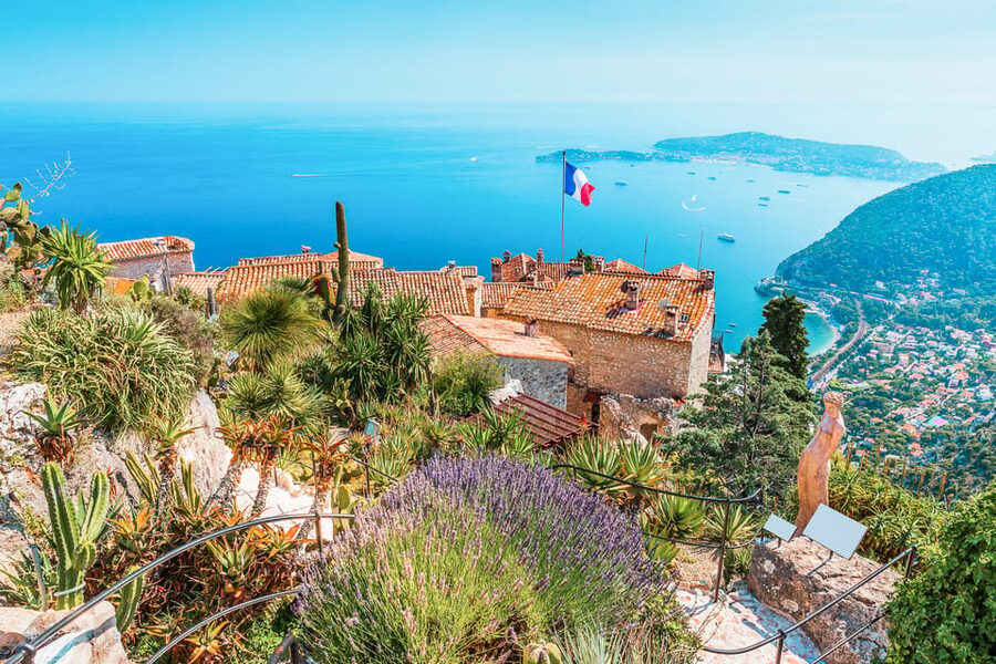 From Nice: Eze, Monaco, and Monte Carlo Half-Day Trip - Monte Carlo: luxury in a compressed visit