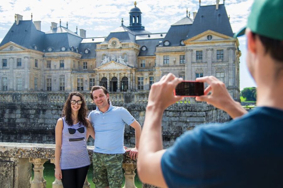 From Paris: Chateau de Fontainebleau & Vaux-Le-Vicomte Tour - Lunch in Fontainebleau, one hour to reset