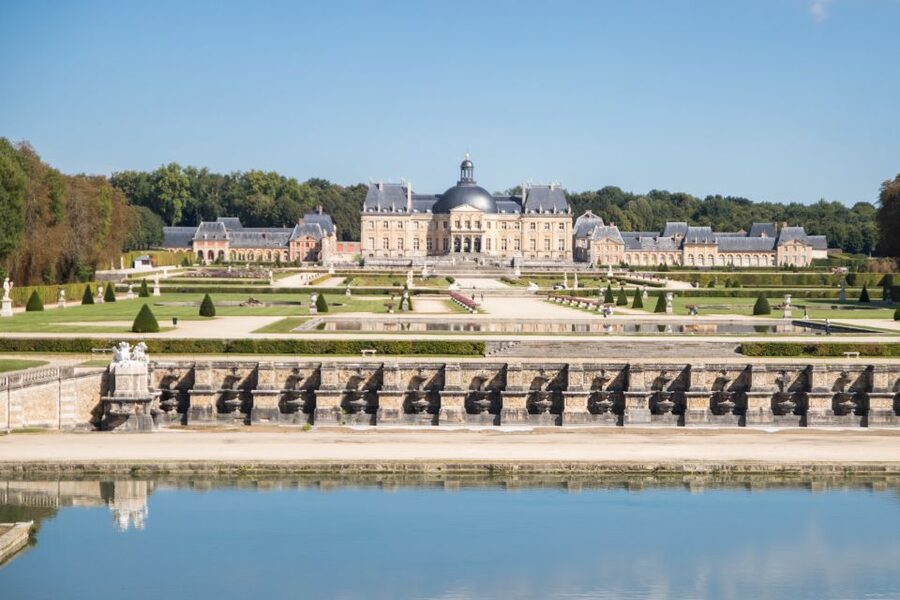From Paris: Chateau de Fontainebleau & Vaux-Le-Vicomte Tour - What the guides add, and where the format differs