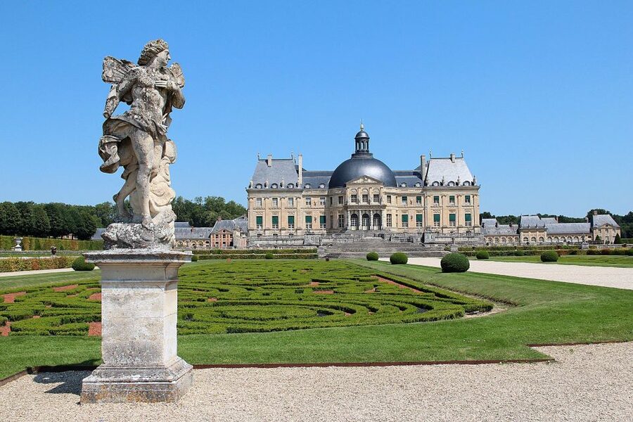 From Paris: Fontainebleau & Vaux-le-Vicomte Private Tour - Vaux-le-Vicomte and the house that angered a king