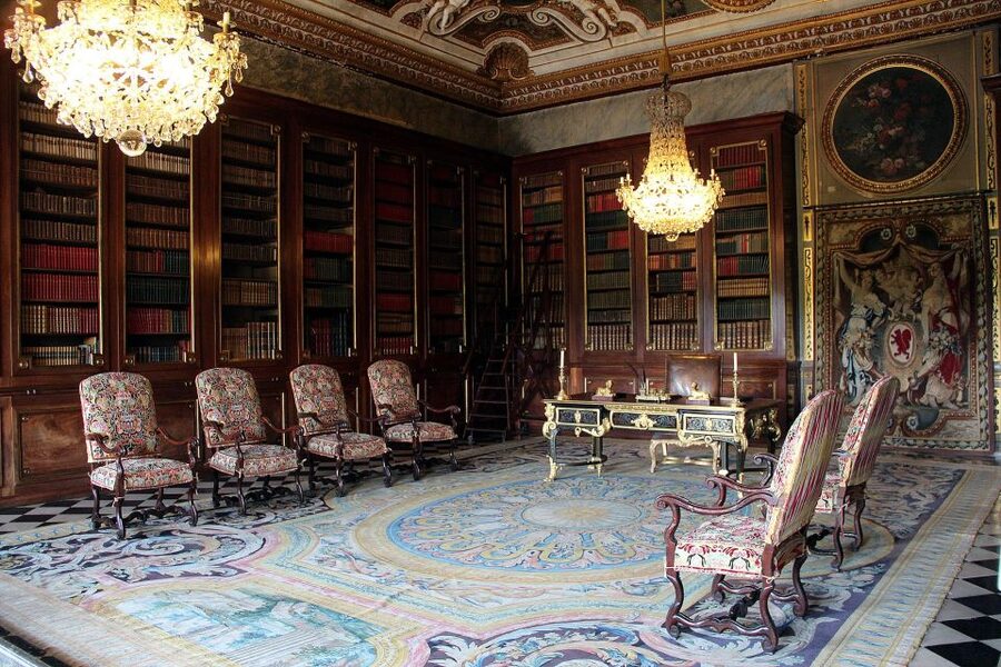 From Paris: Fontainebleau & Vaux-le-Vicomte Private Tour - Forty hectares of French gardens