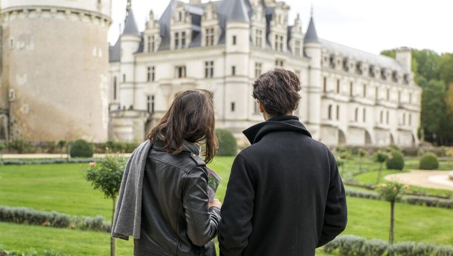 From Paris: Full-Day Loire Valley Chateaux Tour - The coach, timing, and comfort