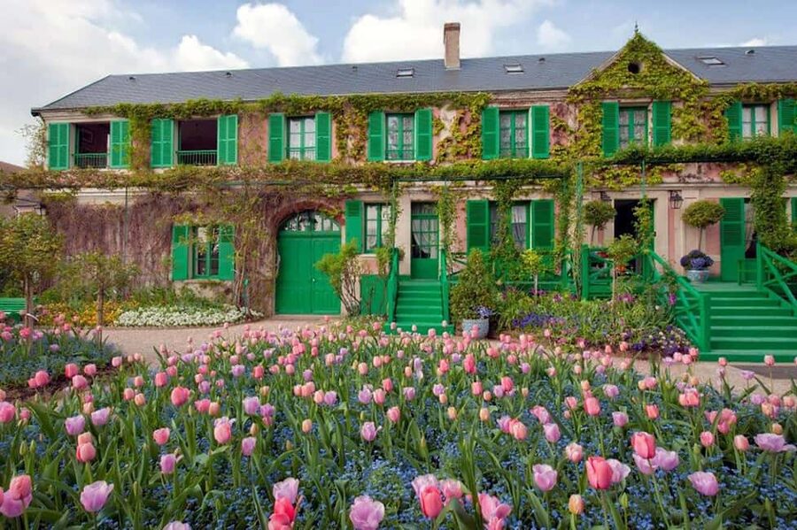 From Paris: Giverny and Monet's Home Day Trip - Inside Monet’s colorful Normandy home