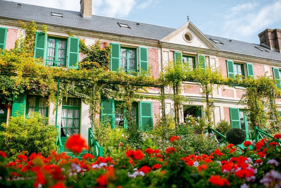 From Paris: Giverny and Versailles Palace Guided Day Trip - Giverny and the world Monet built