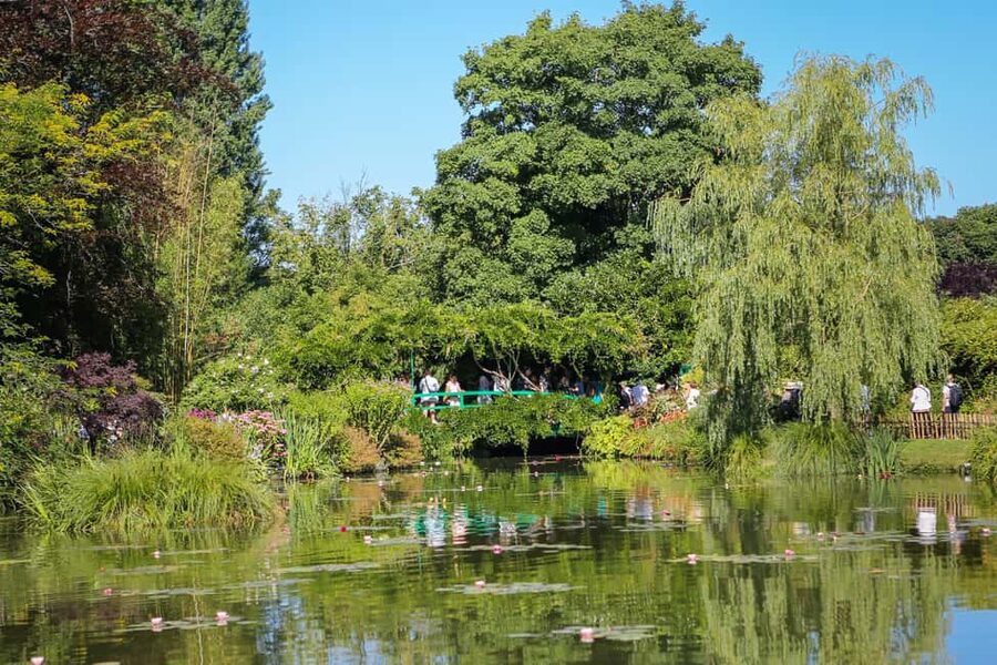 From Paris: Giverny Day Trip with Audio Guide or Live Guide - Key points to know before booking