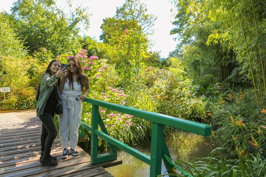 From Paris: Giverny Day Trip with Audio Guide or Live Guide - Why Giverny makes a good break from Paris