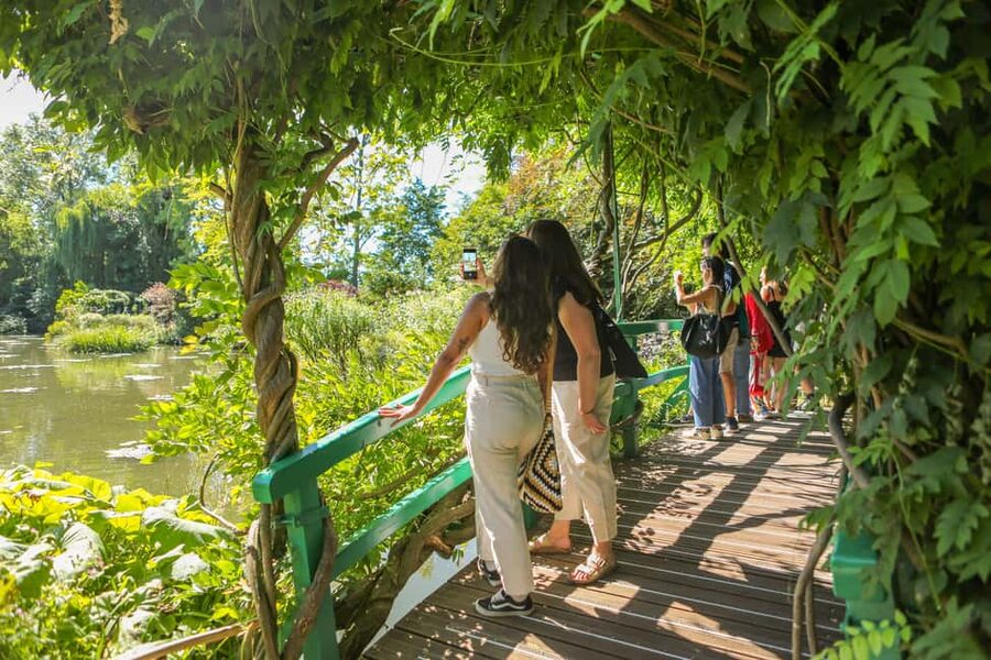 From Paris: Giverny Day Trip with Audio Guide or Live Guide - Walking through the flower gardens