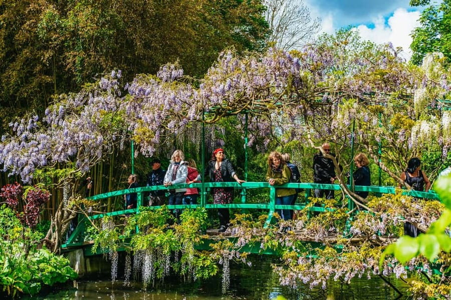 From Paris: Giverny, Monet’s House, & Gardens Half-Day Trip - Using the self-guided app without losing your own pace