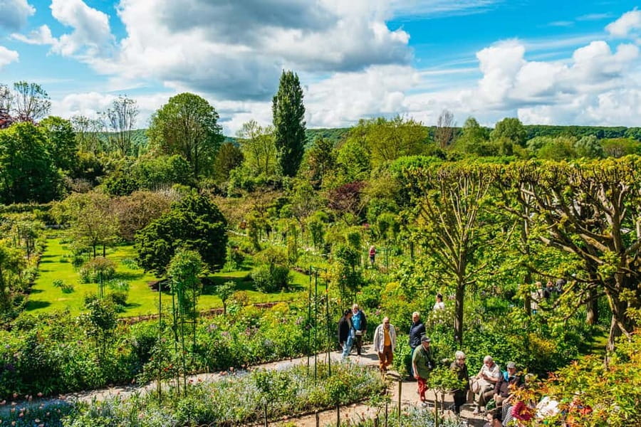 From Paris: Giverny, Monet’s House, & Gardens Half-Day Trip - Making use of 80 minutes in Giverny village