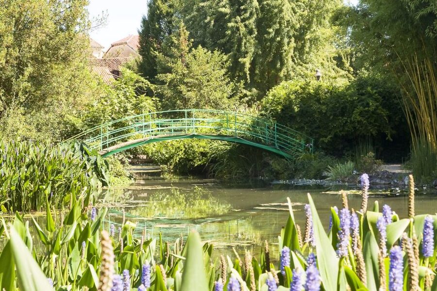 From Paris: Guided Day Trip to Monet's Garden in Giverny - Monet’s pink house and family rooms
