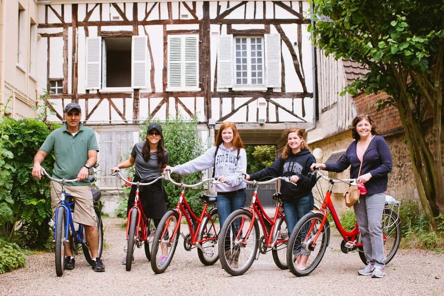 From Paris: Monet Garden & Giverny Bike Tour and Picnic Stop - Vernon market: build your own French picnic