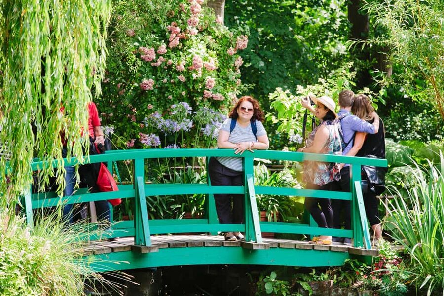 From Paris: Monet Garden & Giverny Bike Tour and Picnic Stop - A picnic by the Seine