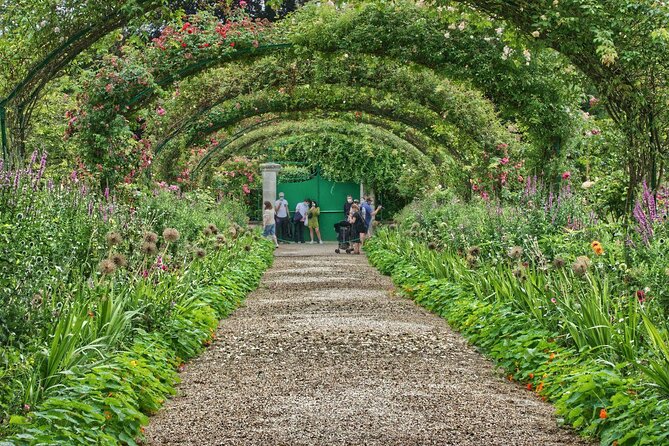 From Paris: Monet Gardens & Giverny Bike Tour with Picnic Stop - Key points to know before you book
