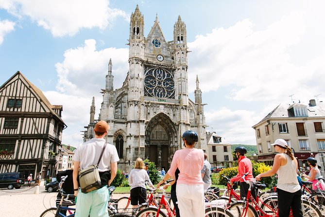 From Paris: Monet Gardens & Giverny Bike Tour with Picnic Stop - The gentle ride from Vernon to Giverny