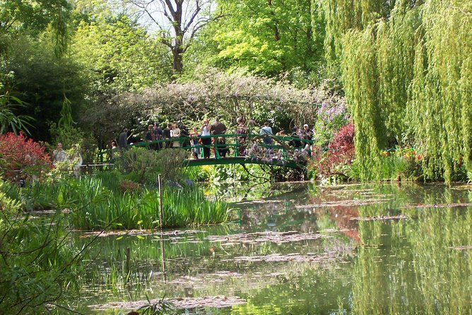 From Paris: Monet Gardens & Giverny Bike Tour with Picnic Stop - Meeting in Paris and riding the bus to Vernon