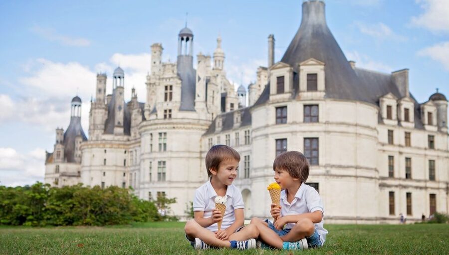 From Paris: Mont St Michel and Loire Valley 2 Day Tour - Day two: from Saumur country to the Loire castles