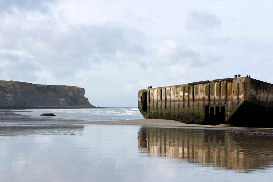 From Paris: Normandy D-Day Beaches Day Trip with Lunch - A Normandy lunch in Arromanches