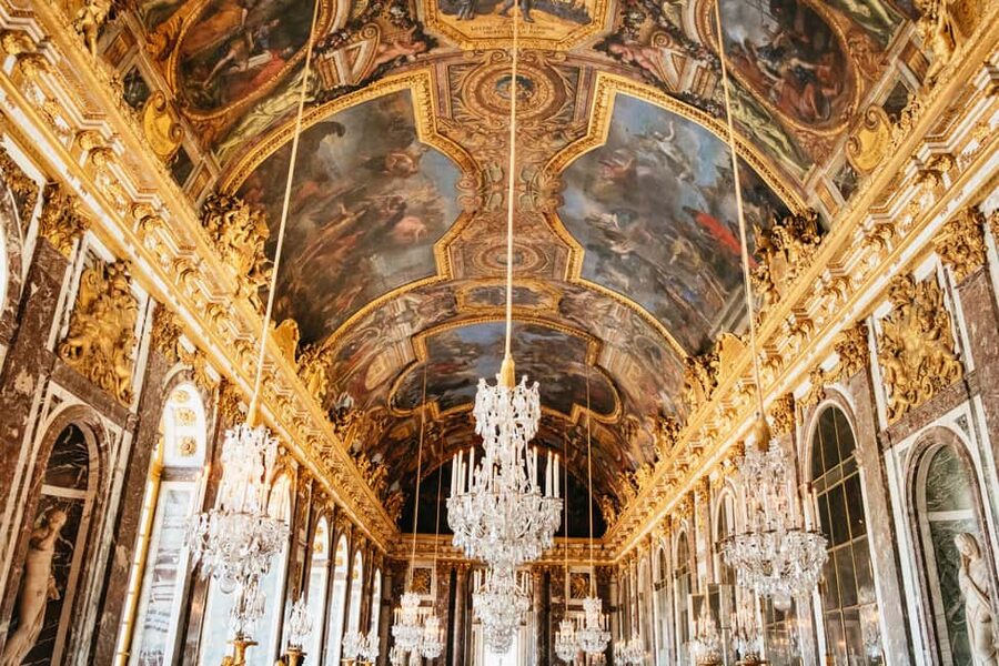 From Paris: Skip-the-Line Palace of Versailles Bike Tour - A picnic beside the Grand Canal