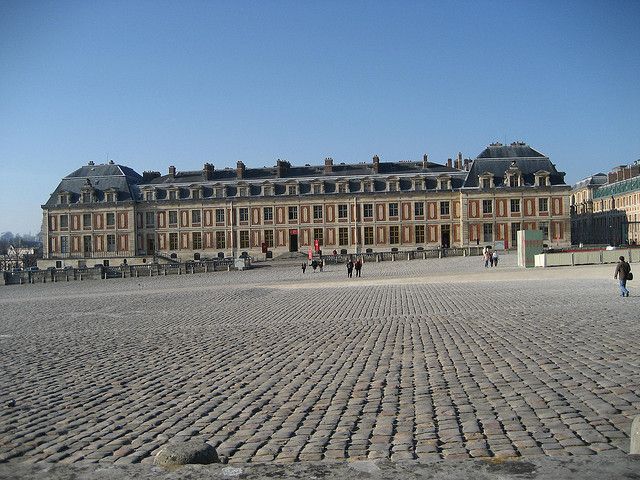 From Paris: Versailles Guided Tour by Deluxe Minibus - Key points to know before booking