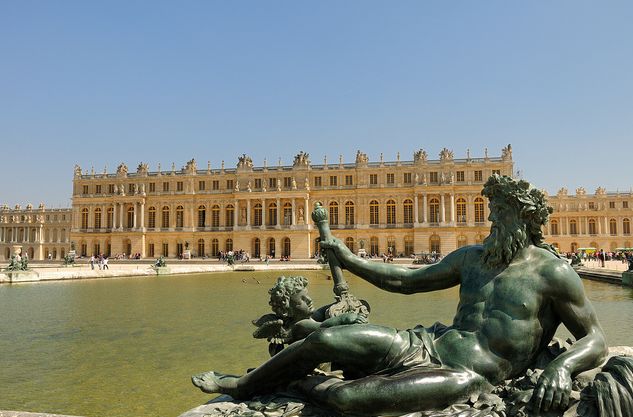 From Paris: Versailles Guided Tour by Deluxe Minibus - The State Apartments and Queen’s Bedroom