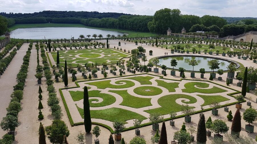 From Paris: Versailles Palace and Gardens Guided Experience - Entering the Palace of Versailles on your own