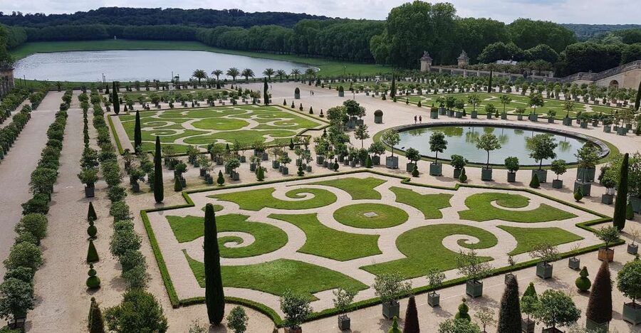 From Paris: Versailles Palace and Gardens Guided Experience - Who should book this Versailles tour?