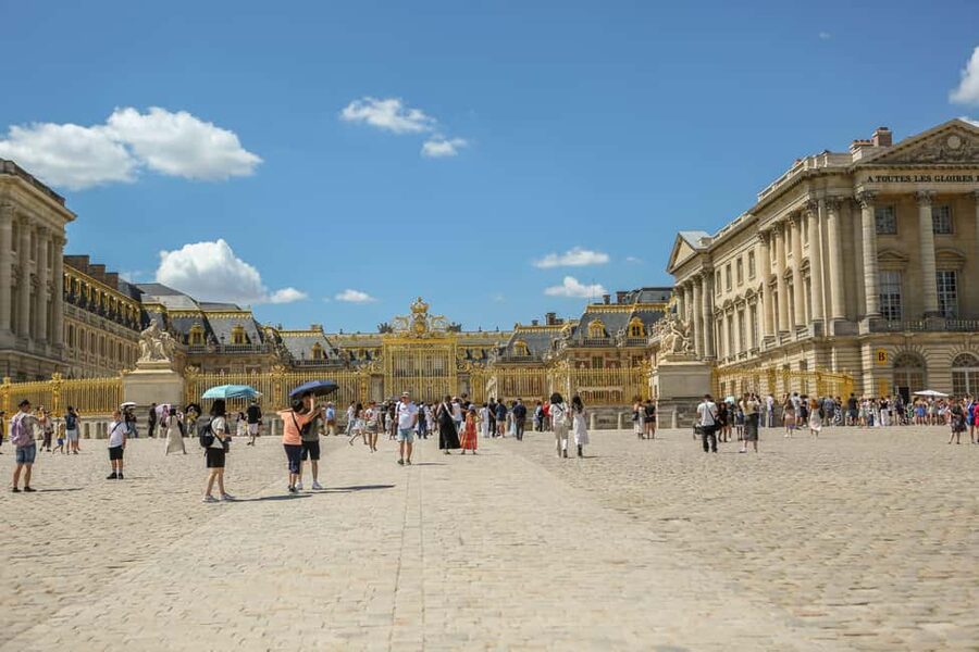 From Paris: Versailles Palace & Gardens with Transportation - Why Versailles works best with arranged transport