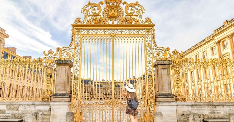 From Paris: Versailles Palace Self Guided & Gardens tickets - Reaching Versailles from the Eiffel Tower