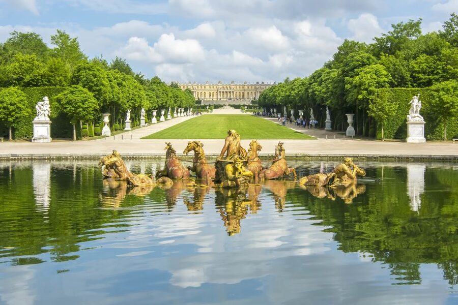 From Paris: Versailles Palace Self Guided & Gardens tickets - The self-guided format and guide support