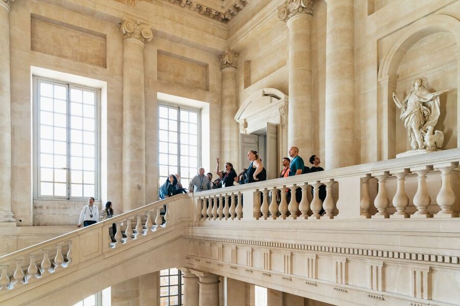 From Paris: Versailles Skip-the-Line Tour & Gardens Access - What the guide adds to Louis XIV and Marie Antoinette